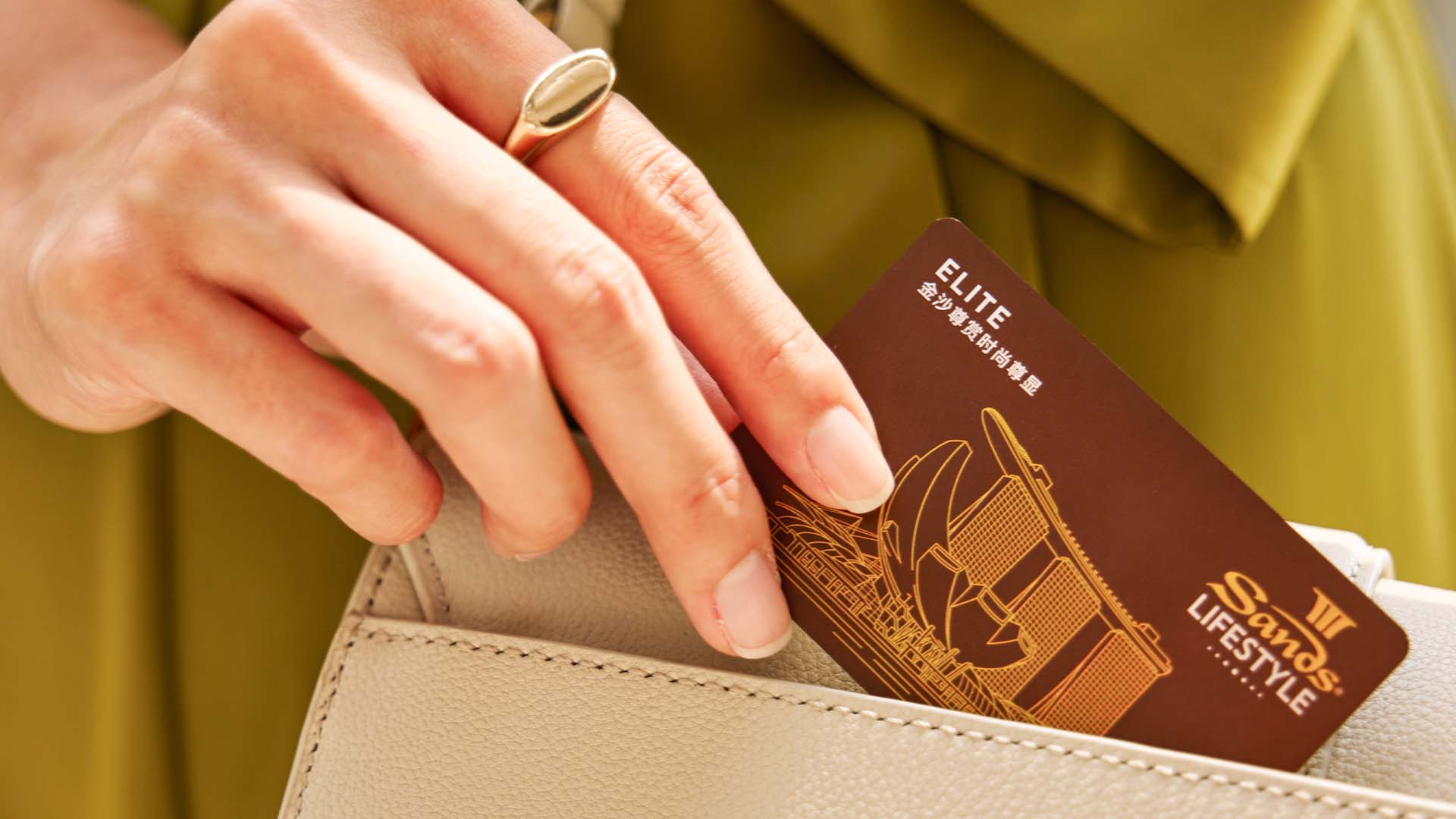 KEISTIMEWAAN BERBELANJA