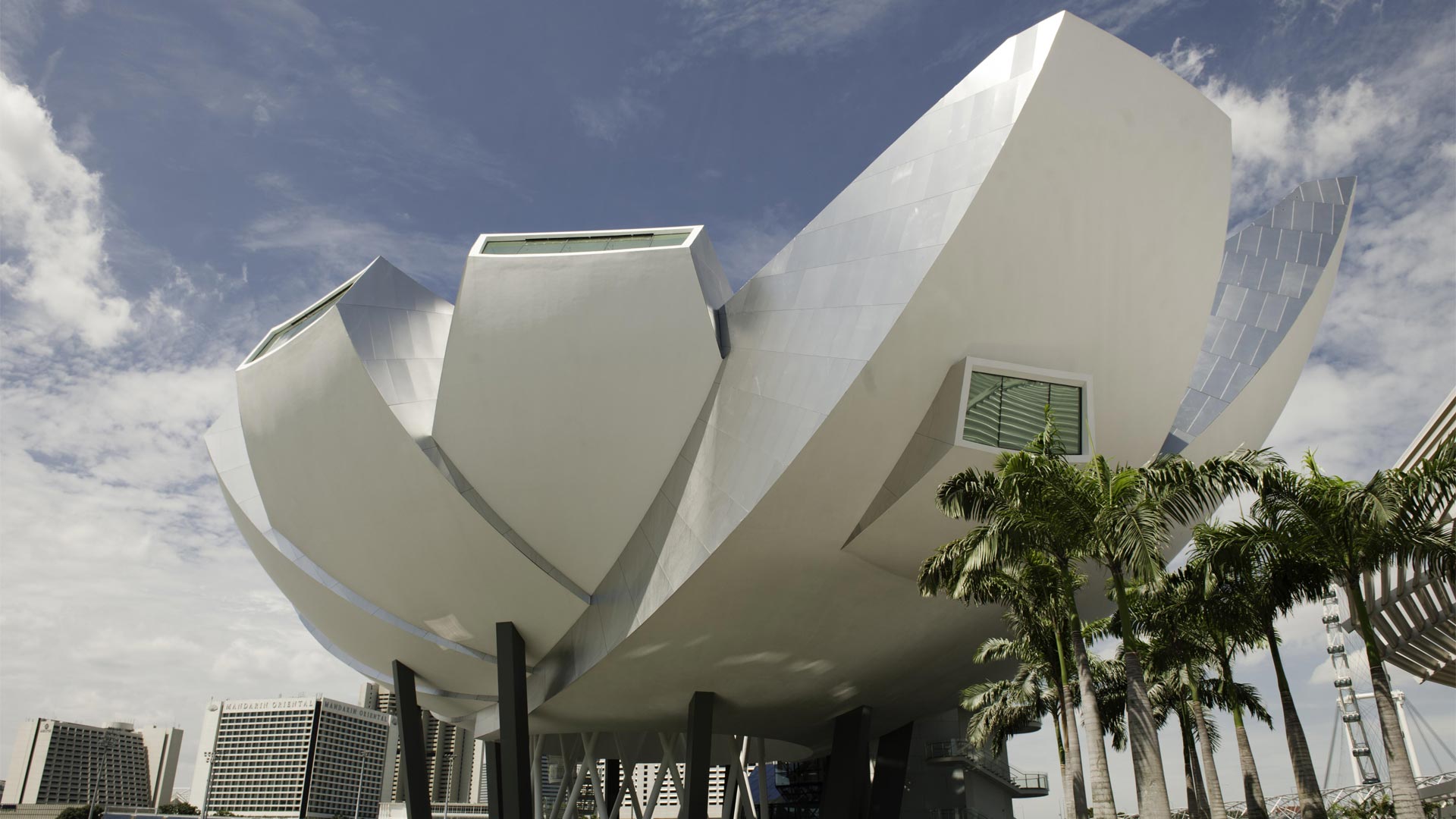Arsitektur berbentuk teratai ArtScience Museum, lokasi berfoto yang populer di Singapura