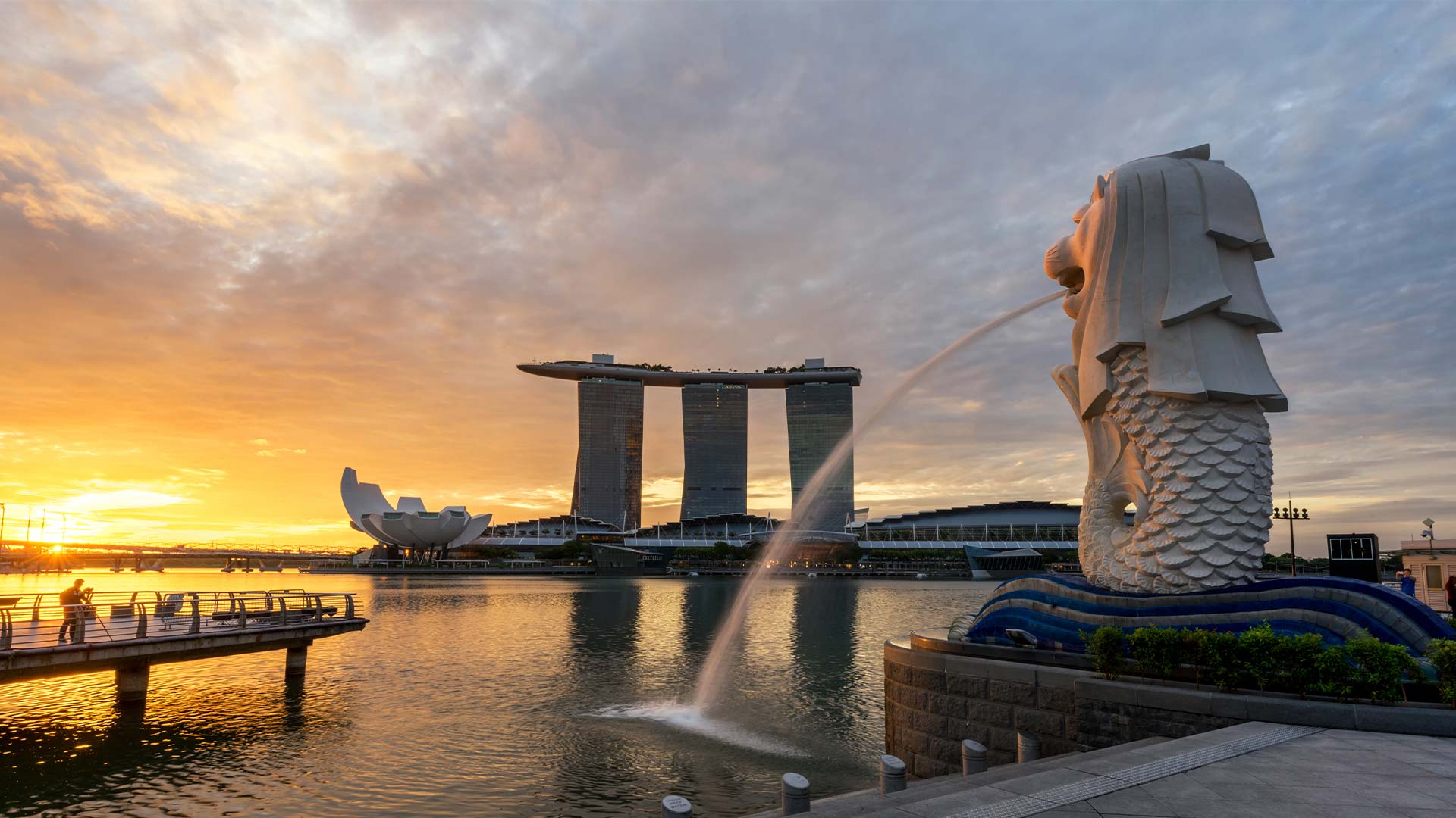 Merlion di Singapura, dekat Marina Bay Sands, lokasi layak dipajang di instagram yang populer di Singapura