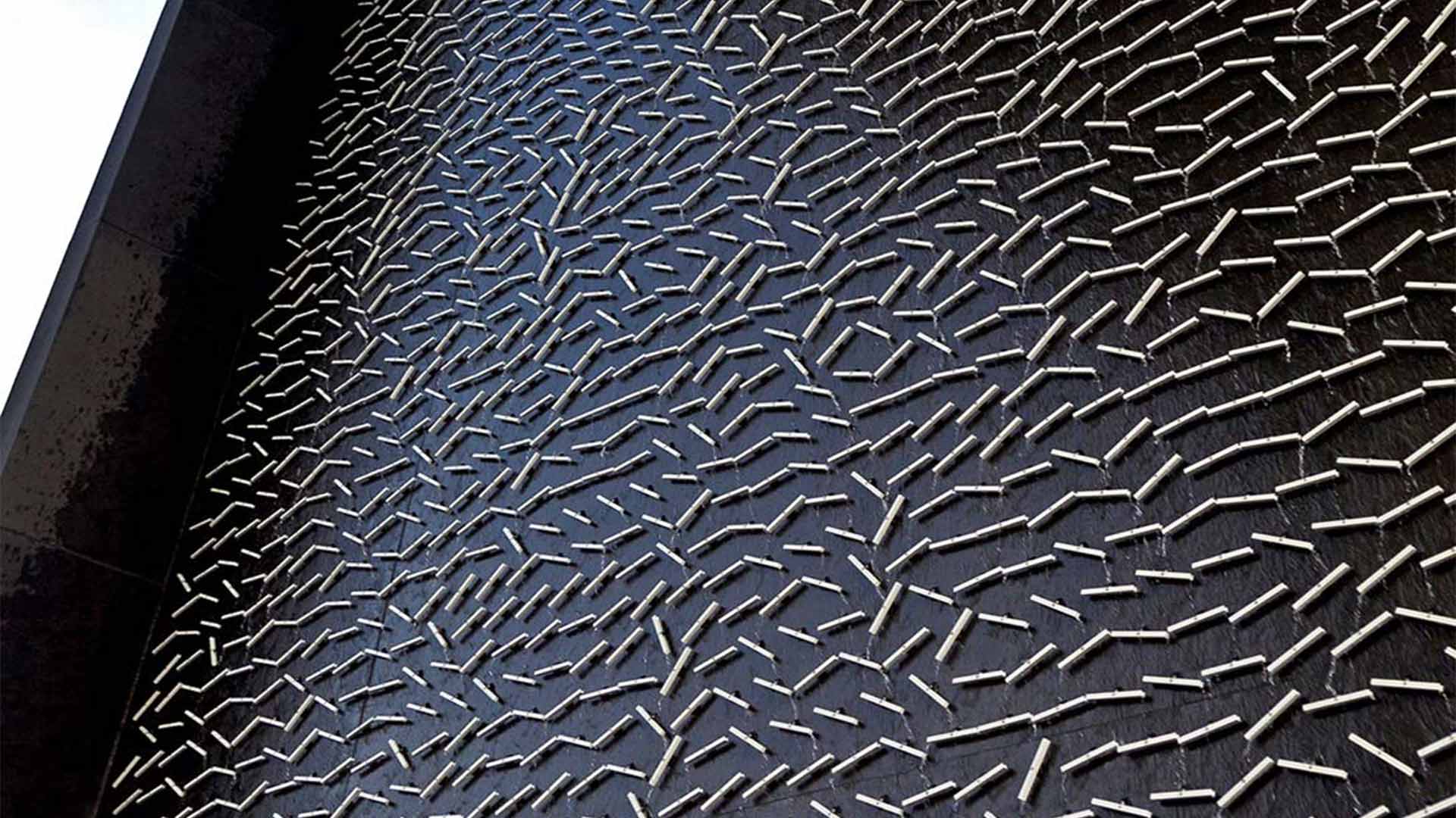 Tipping Wall, sebuah karya seni dan lokasi yang layak dipajang di instagram di Singapura, di Marina Bay Sands