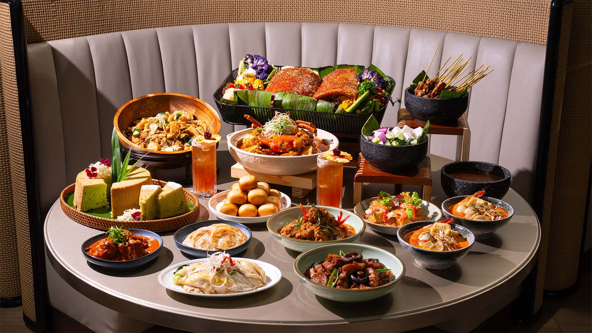 RISE Restaurant, menyajikan buffet perayaan Hari Kebangsaan pada 9 Agustus