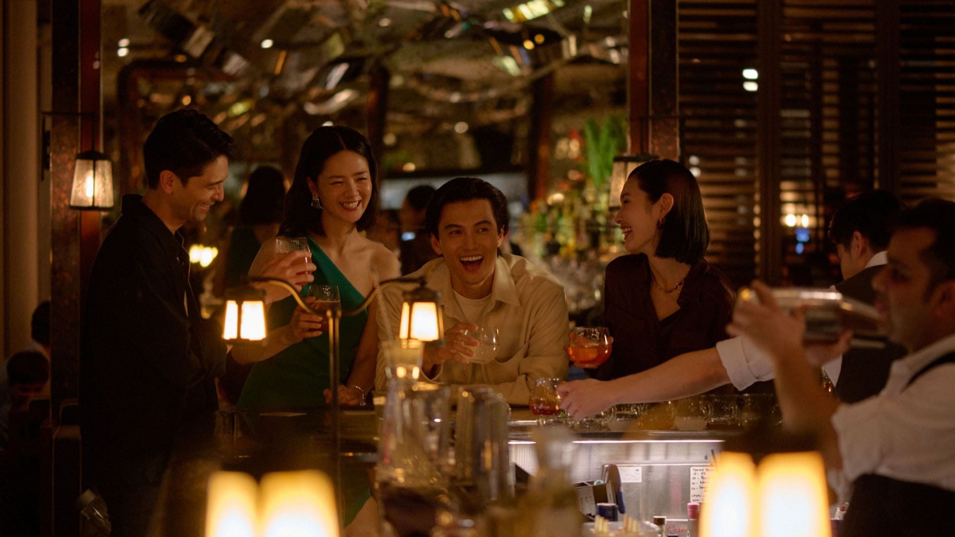 Area bersantap yang intim di Spago Bar, ideal untuk perayaan Malam Tahun Baru dan makan malam bersama orang terkasih