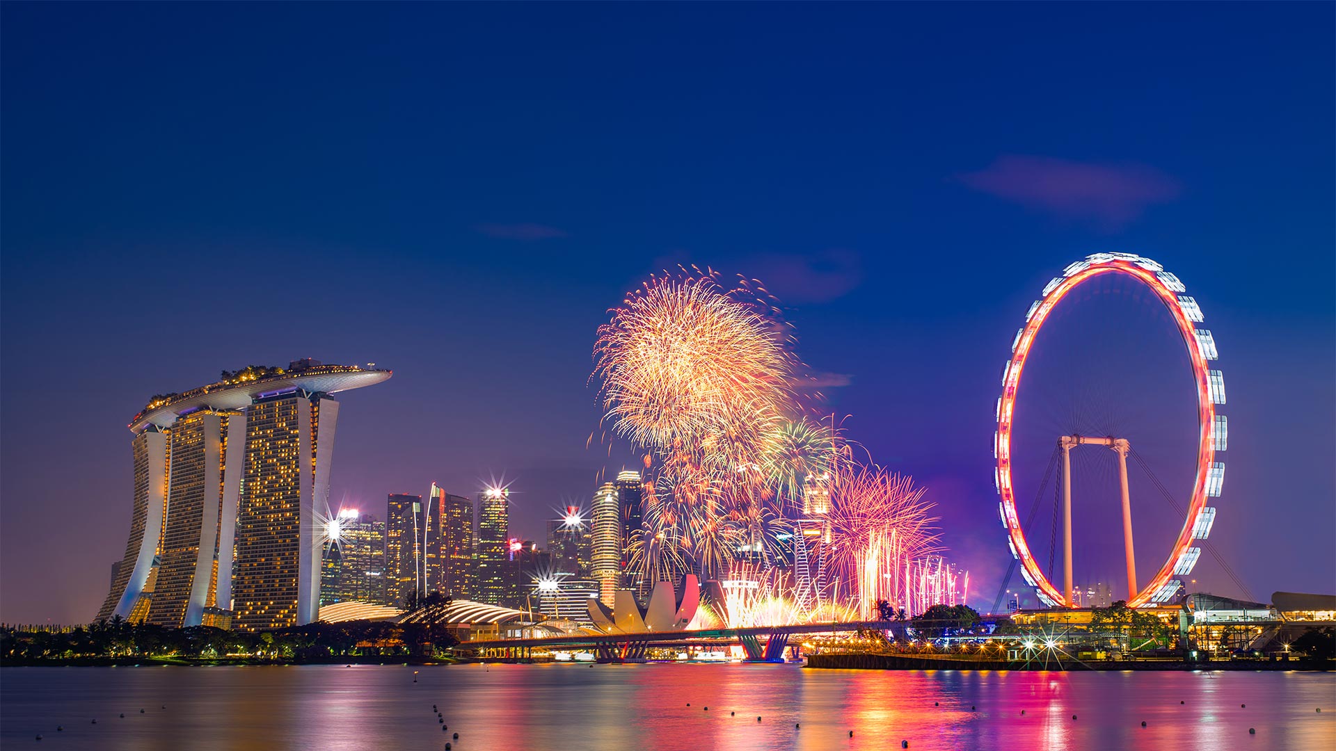Kembang api di Marina Bay, untuk hitung mundur Malam Tahun Baru di Singapura