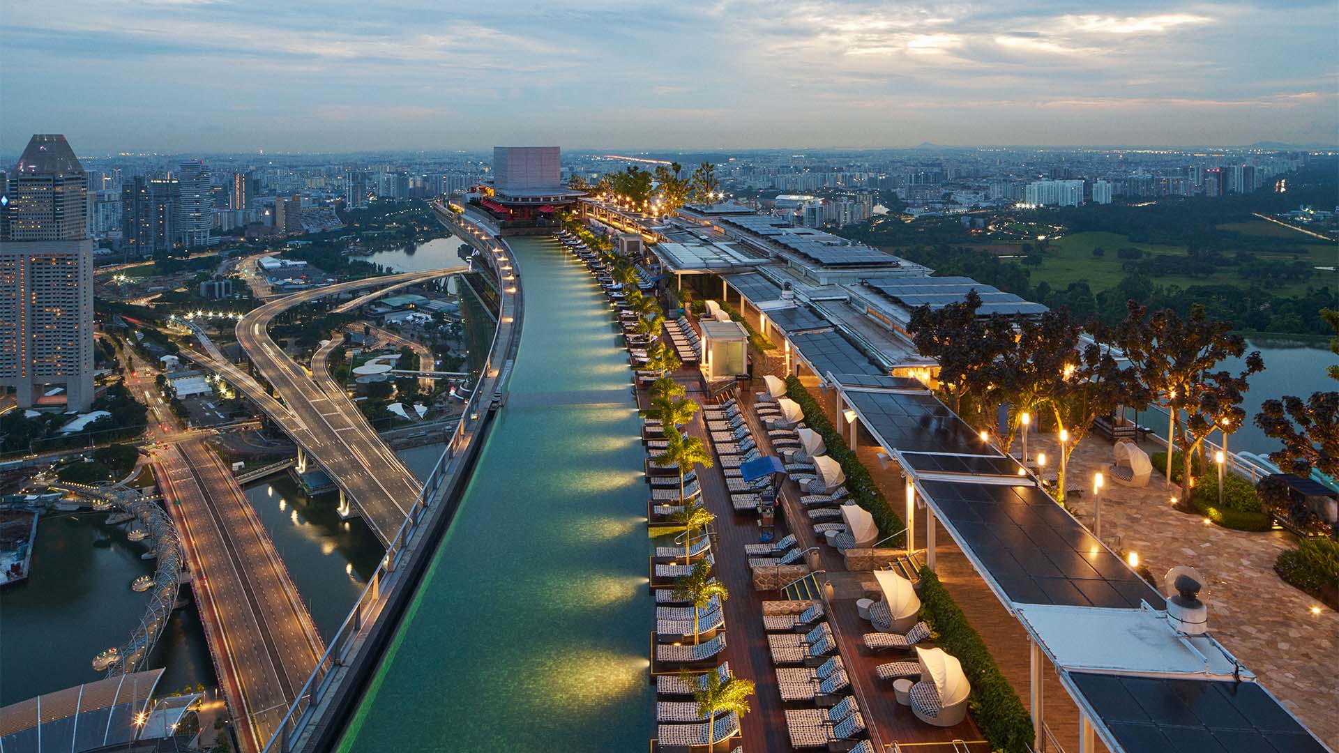 SkyPark Infinity Pool, kolam renang di puncak gedung Singapura yang eksklusif bagi tamu hotel