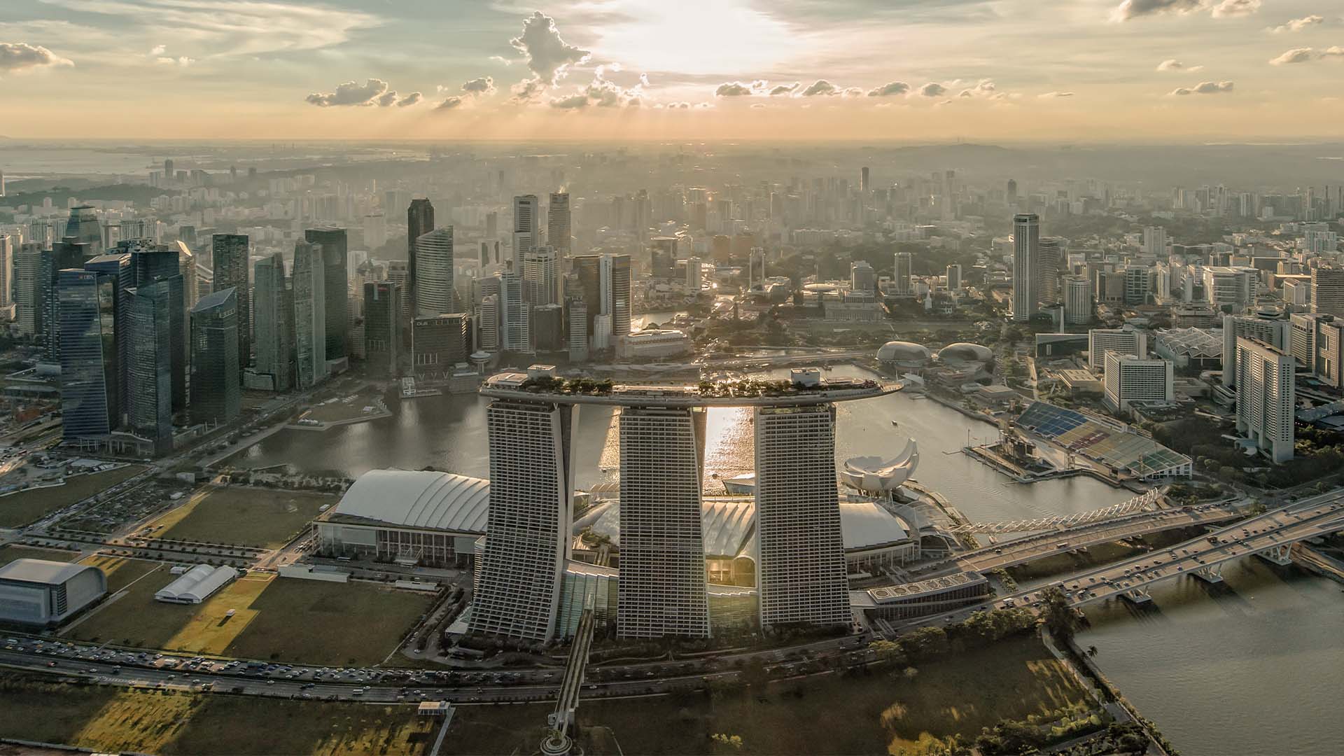 Ikhtisar Marina Bay di Singapura, dengan Marina Bay Sands yang terletak di waterfront