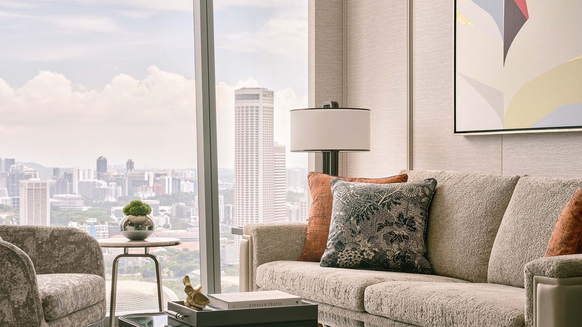 Nikmati Spectra dari kenyamanan kamar hotel Anda
