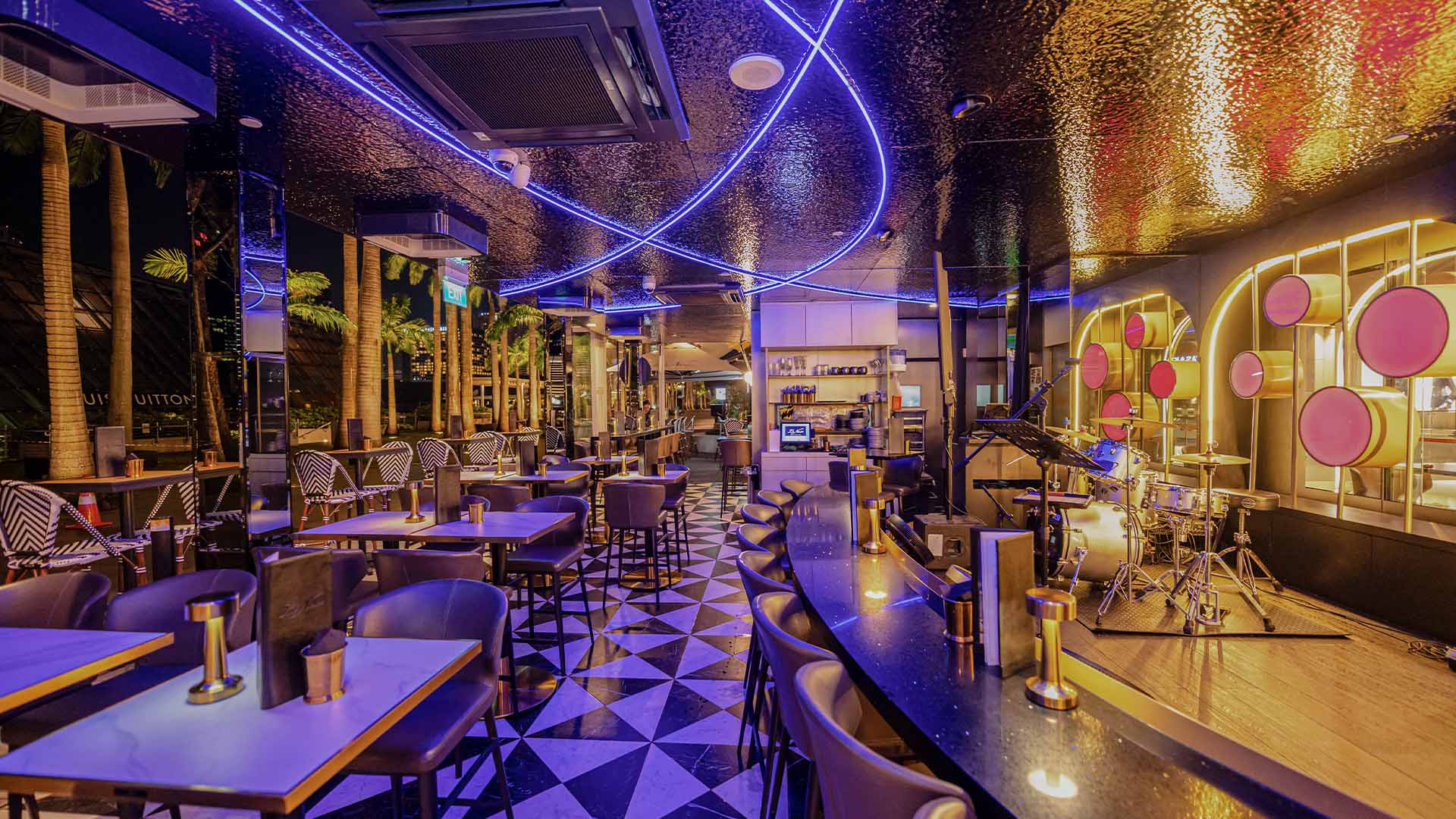 Interior Le Noir, salah satu bar musik live terbaik di Singapura