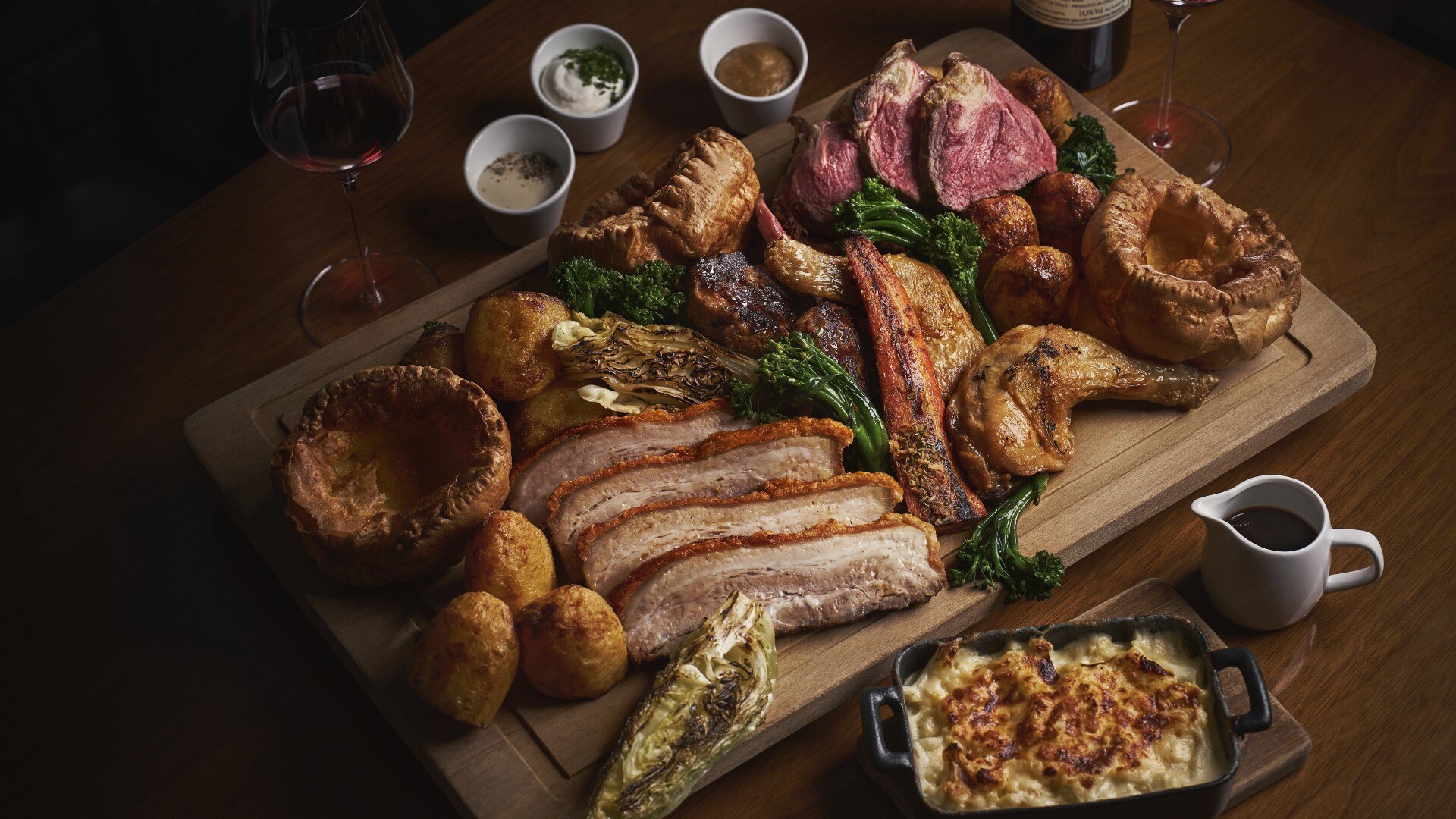 Brunch platter dari Bread Street Kitchen, salah satu tempat sarapan siang terbaik di Singapura