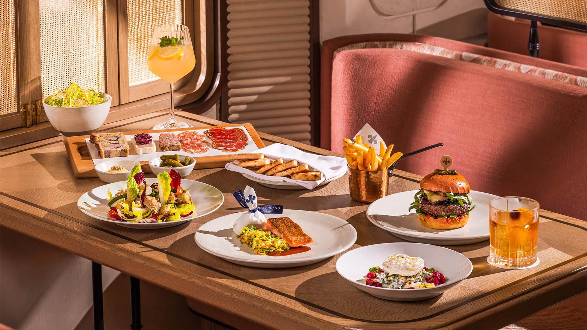 Pilihan sarapan siang di Maison Boulud, salah satu restoran sarapan siang terbaik di Singapura
