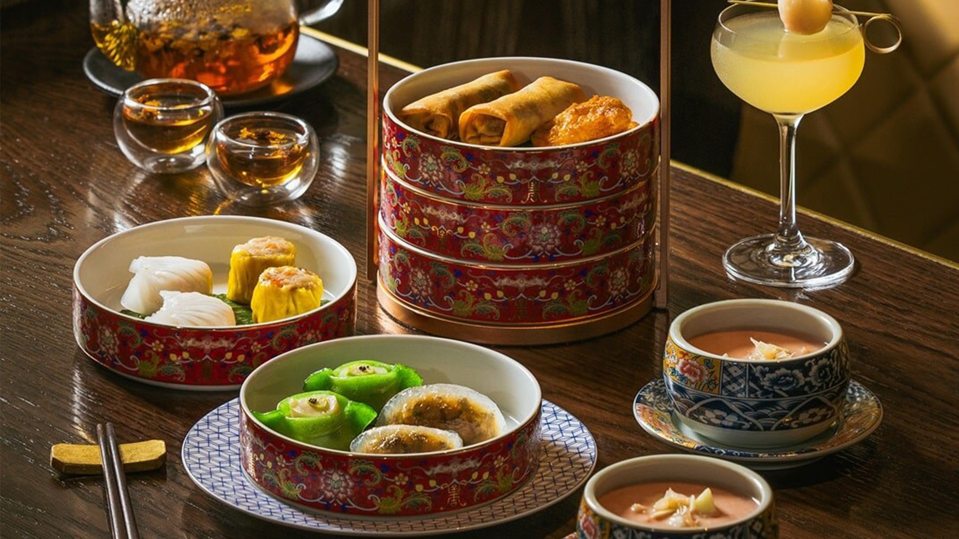 Dim sum di dalam wadah bertingkat dari Mott32, Restoran Tiongkok yang menyajikan salah satu dim sum terbaik di Singapura