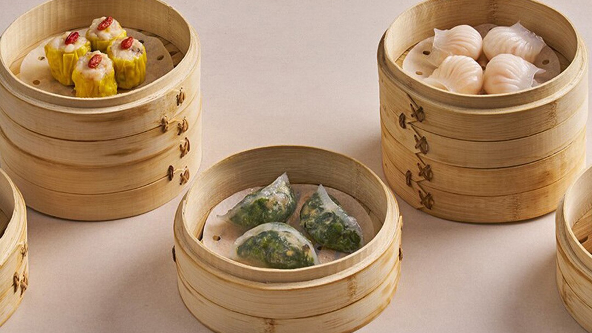 BBQ pork buns dari Tim Ho Wan, sebuah restoran dim sum di Singapura