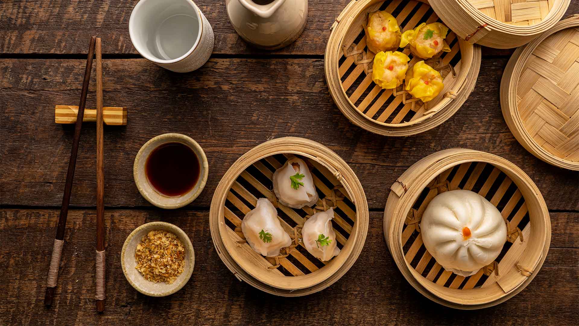 Dim sum di dalam keranjang bambu