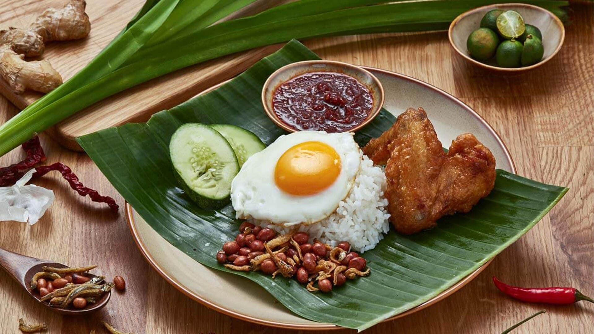 Nasi lemak dari Ayam Taliwang, gerai kuliner Halal Indonesia di Rasapura Masters di Marina Bay Sands