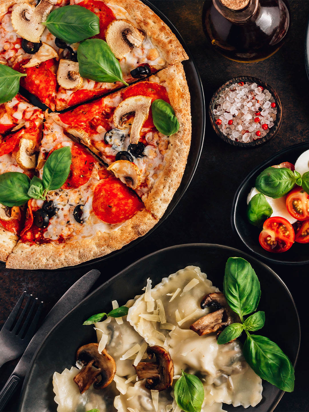 Pizza dan ravioli, disajikan di Restoran Italia terbaik di Singapura