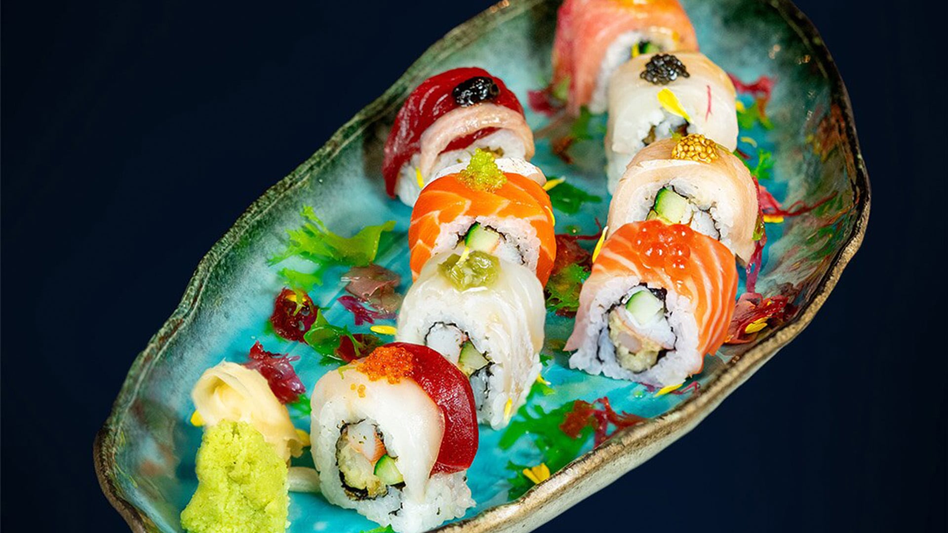Sushi dari restoran santap kasual Jepang di Singapura
