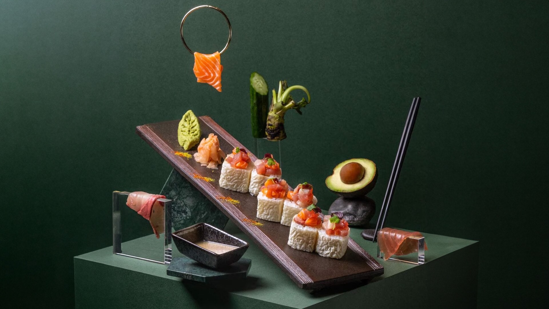 Sajian sushi dan sashimi dari KOMA, restoran fine dining Jepang di Singapura