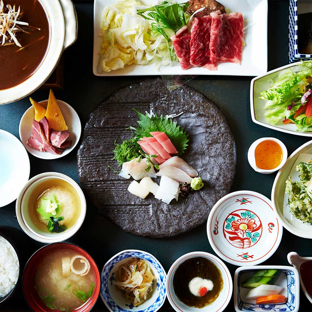 Makan malam multi-hidangan tradisional Jepang, asal mula omakase