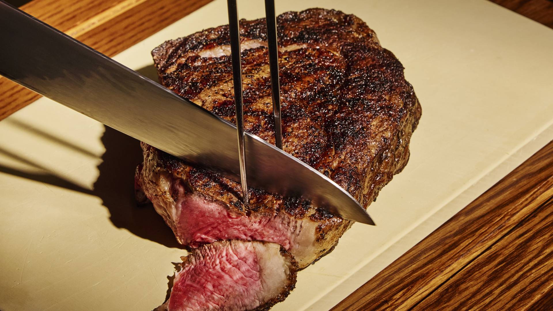 Steik dari CUT, sebuah steakhouse di Singapura dengan salah satu potongan daging sapi Wagyu terbaik 