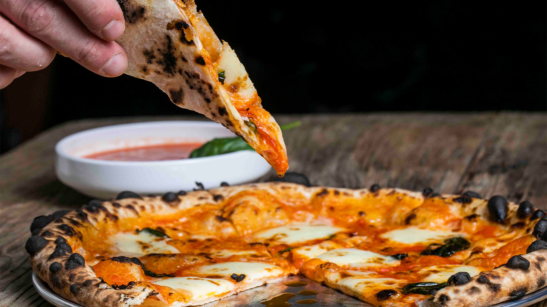 Piza dari Roberta's Pizza, Restoran santap kasual Barat dan Italia di Singapura