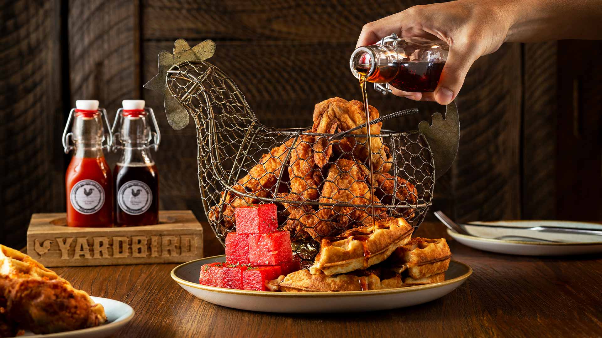 Chicken and Waffles dari Yardbird, Restoran barat santap kasual di Singapura