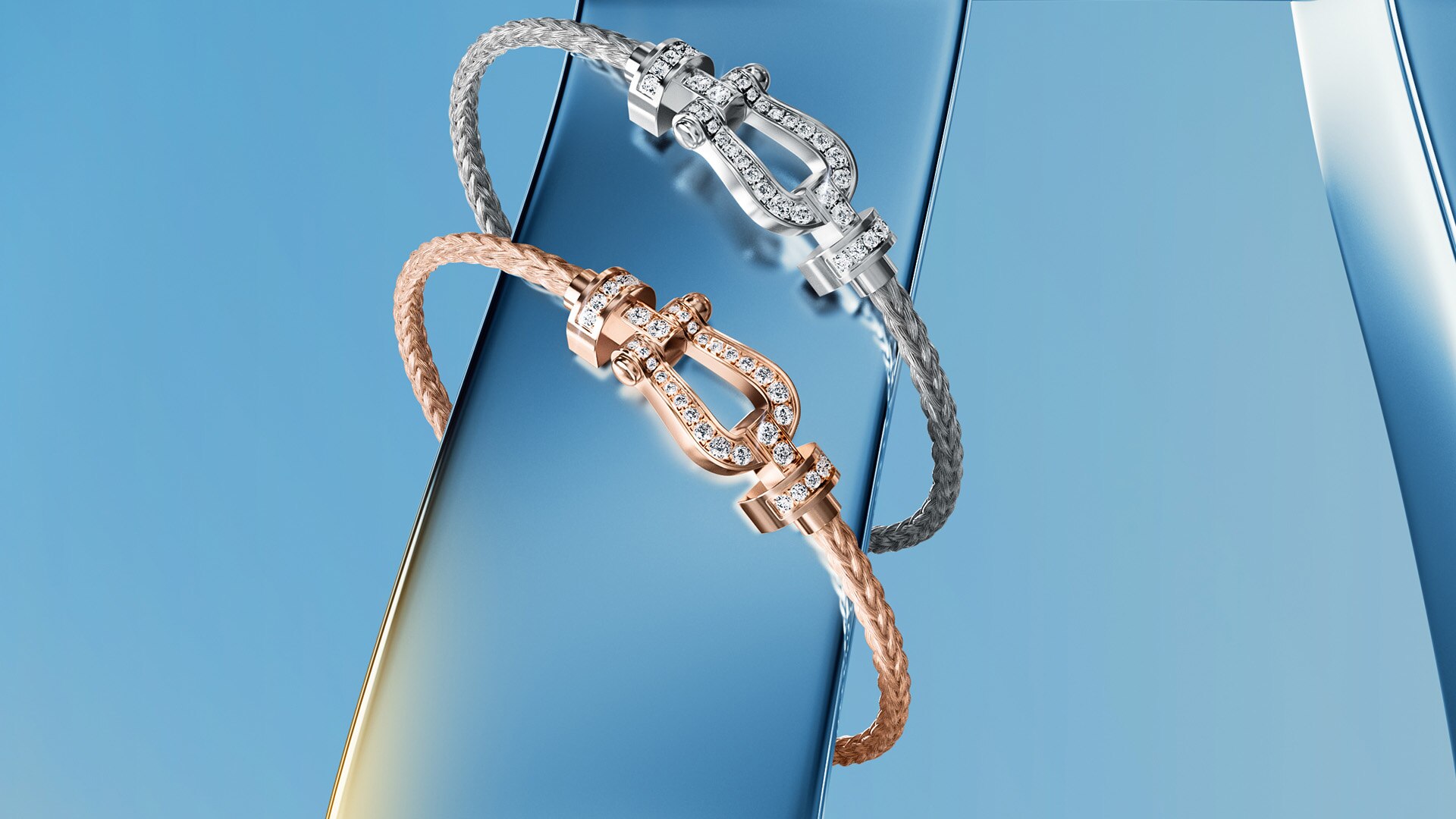 Pasangan mengenakan gelang dan kalung dari Fred, merek perhiasan berkelas di Marina Bay Sands