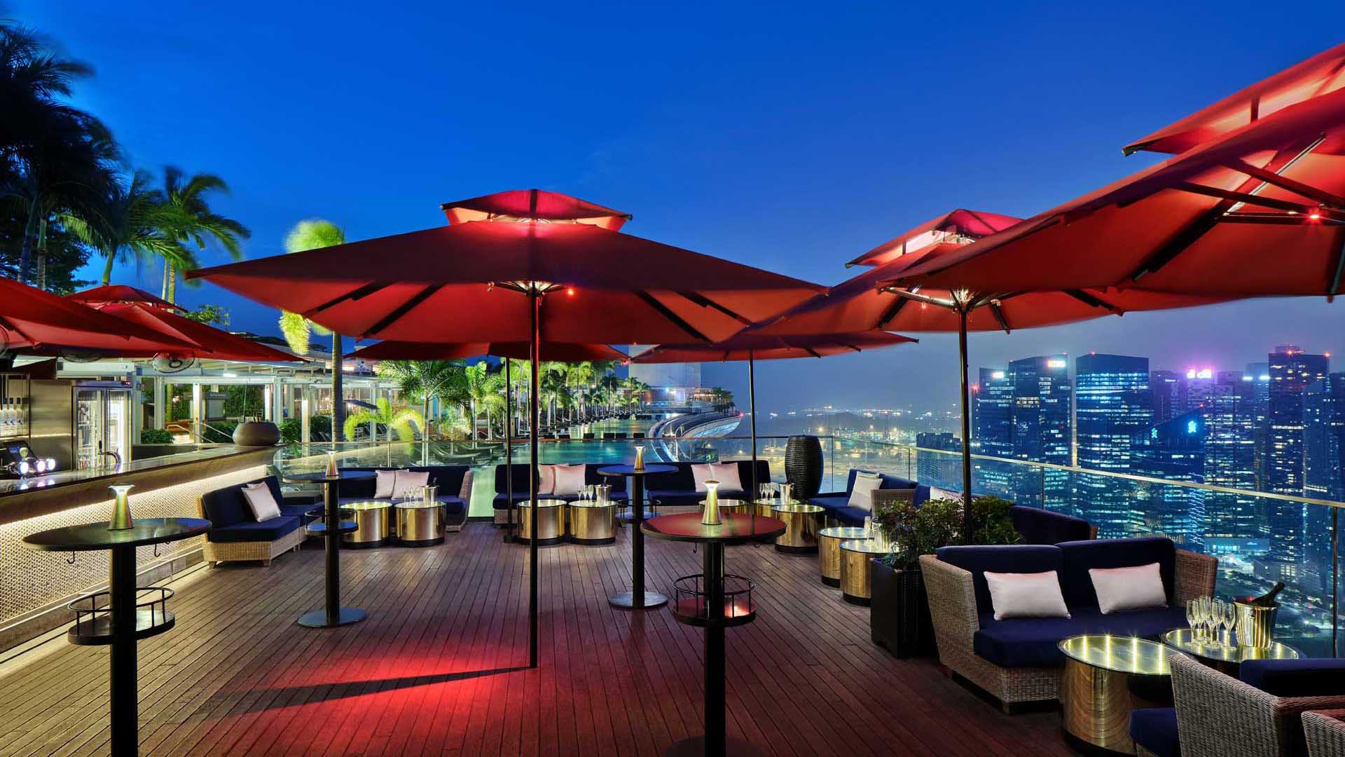 Bar teras atap di Marina Bay Sands