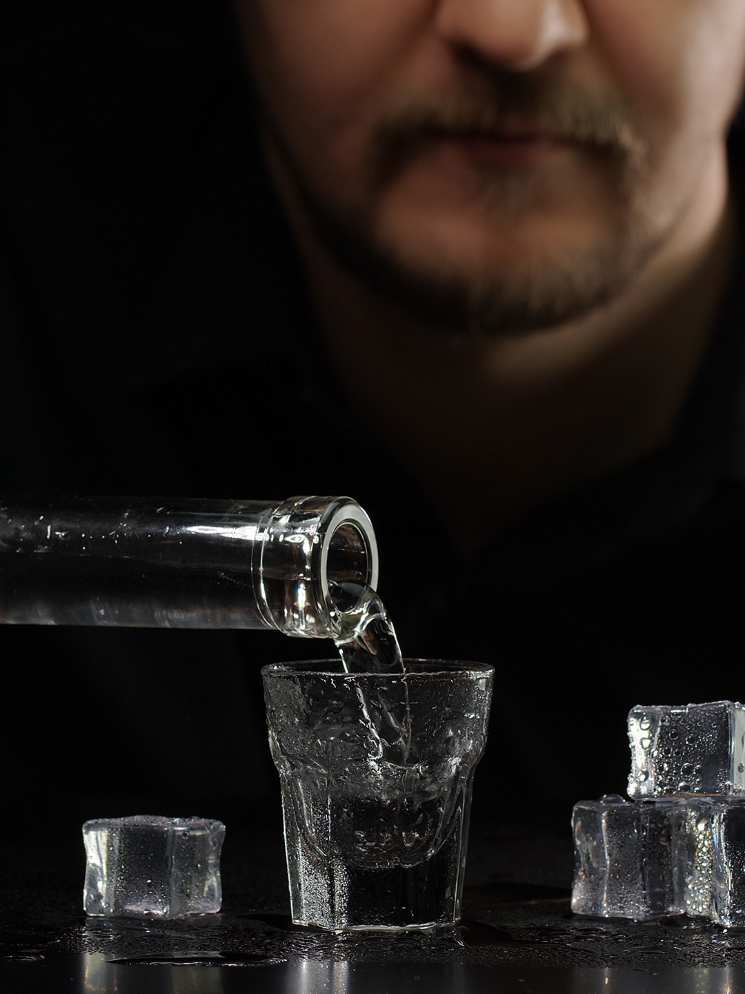 Menuangkan Sake