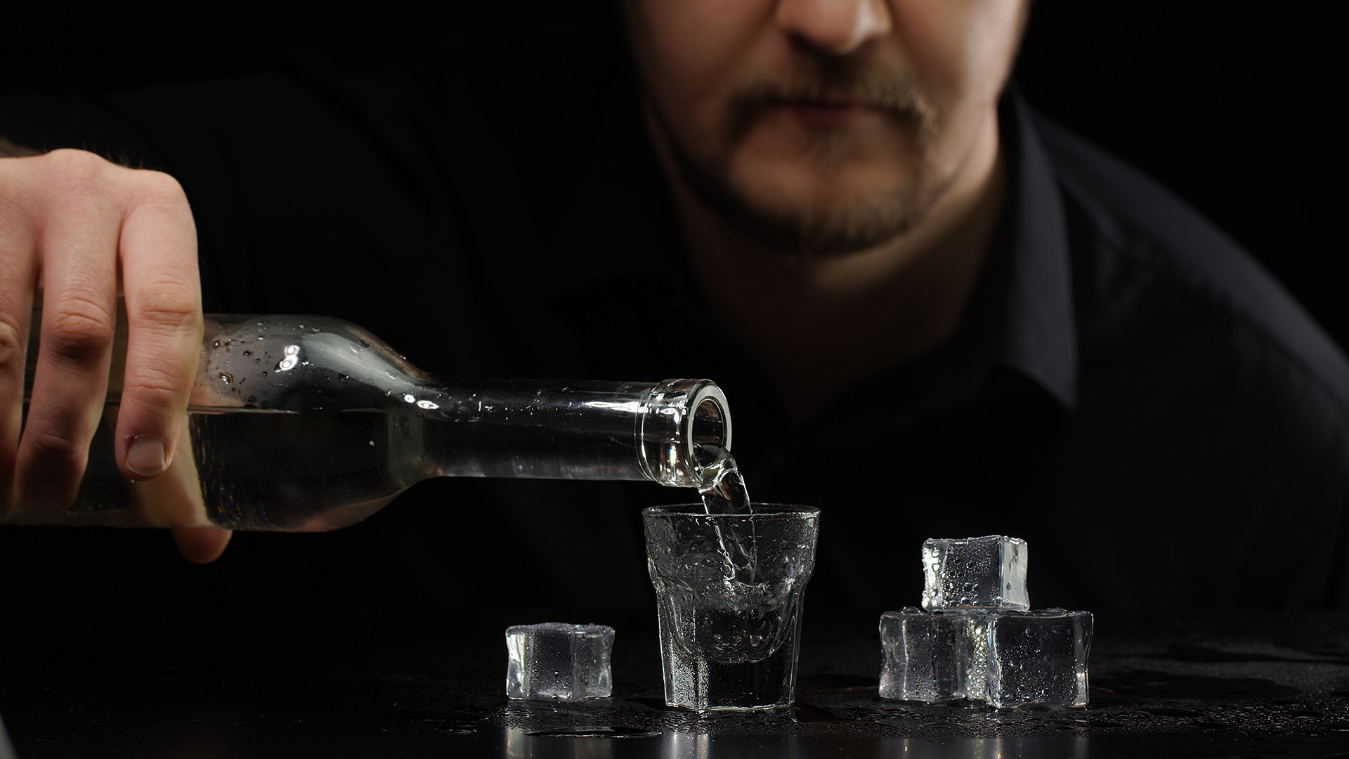 Sake Jepang premium di bar Sake di Singapura