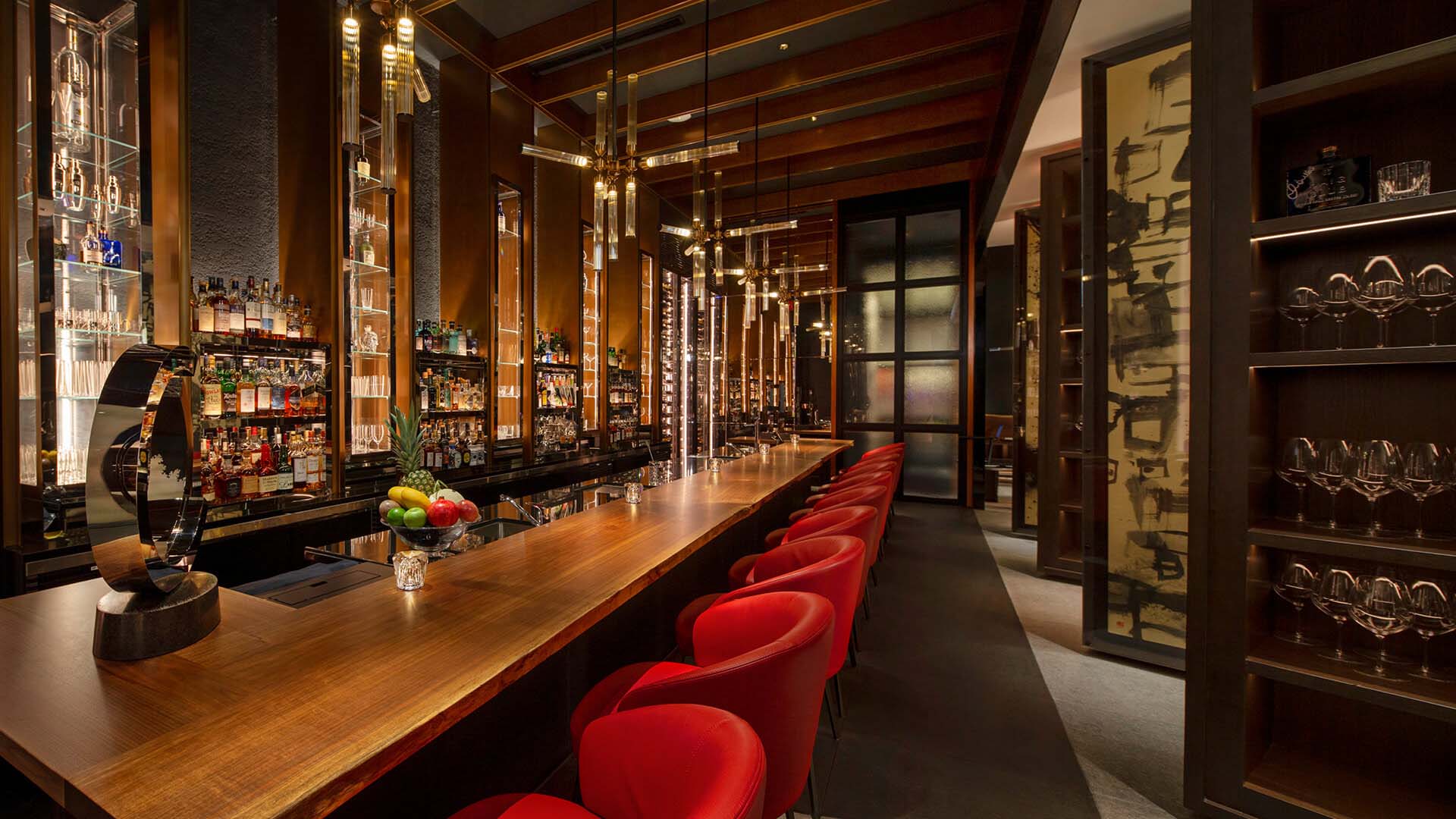 Bar wine modern di restoran berbintang Michelin di Singapura