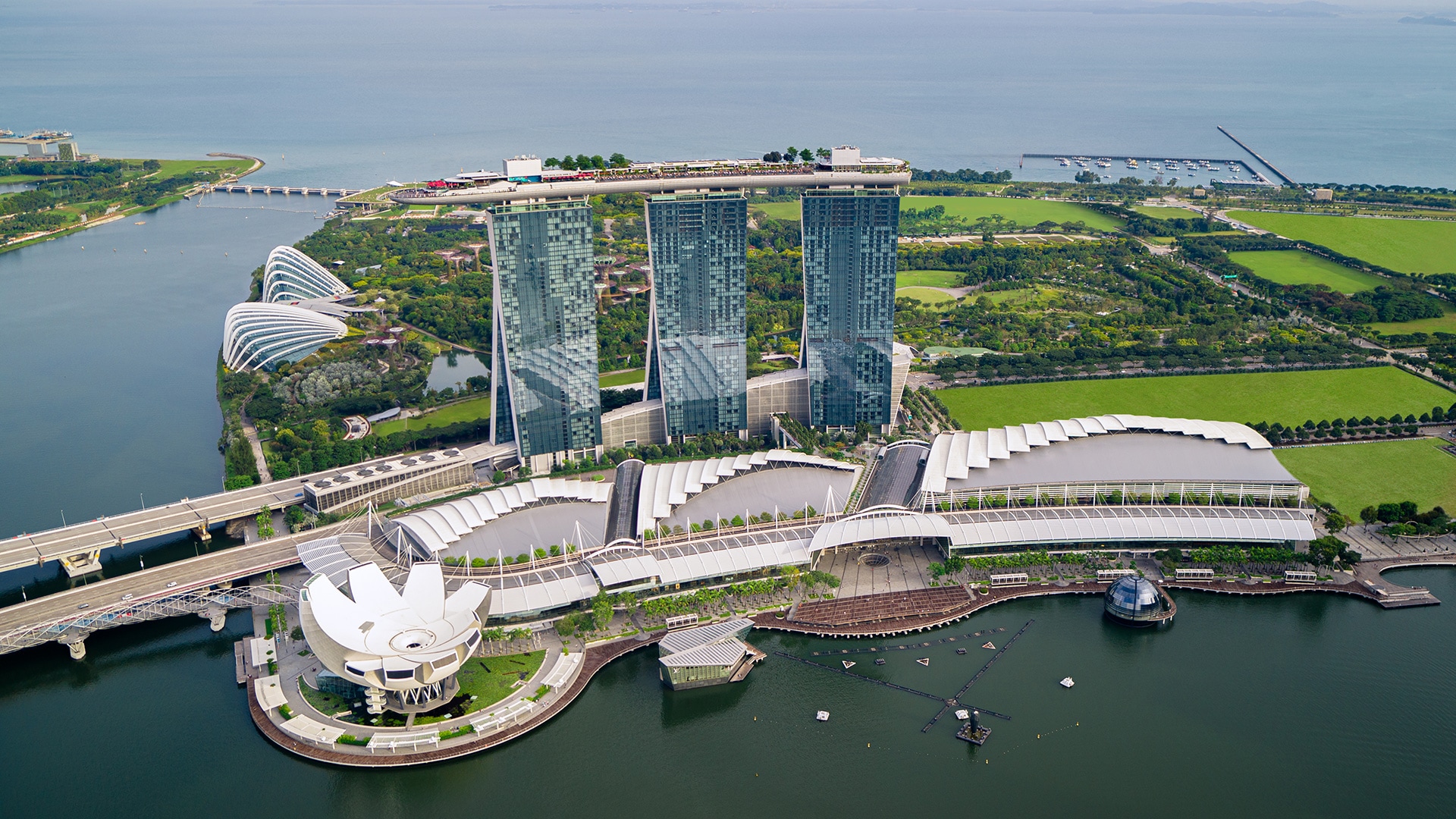 TENTANG MARINA BAY SANDS