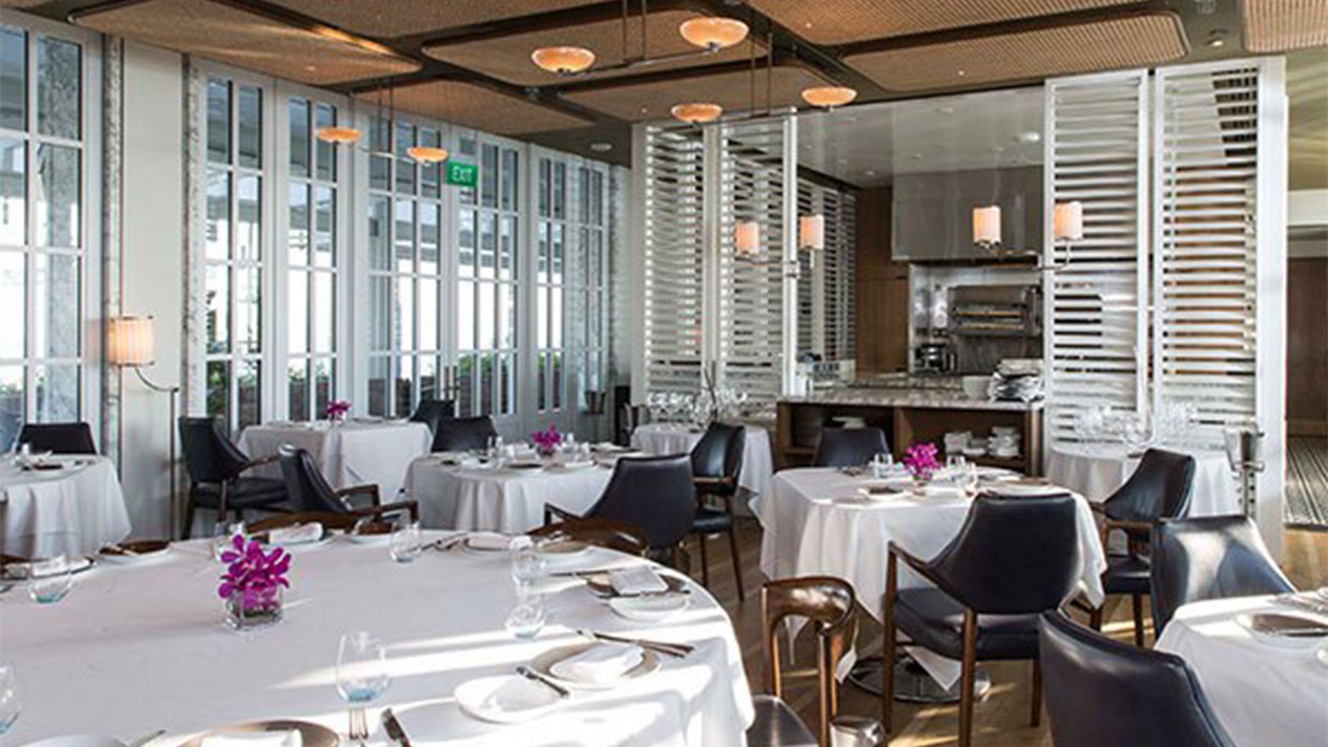 Ruang bersantap privat di Spago Dining Room, untuk pertemuan privat di Singapura