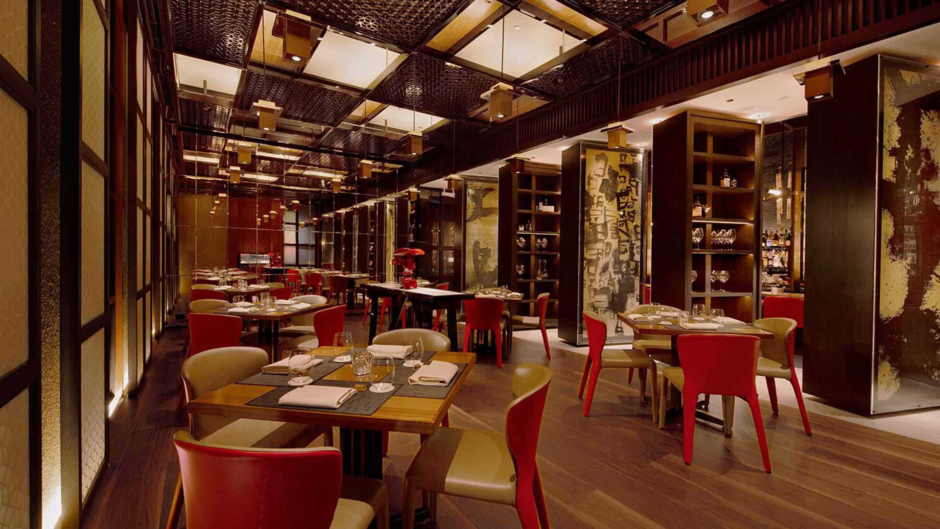 Aula bersantap utama di Waku Ghin, restoran berbintang Michelin di Singapura untuk mengadakan acara dan pertemuan privat