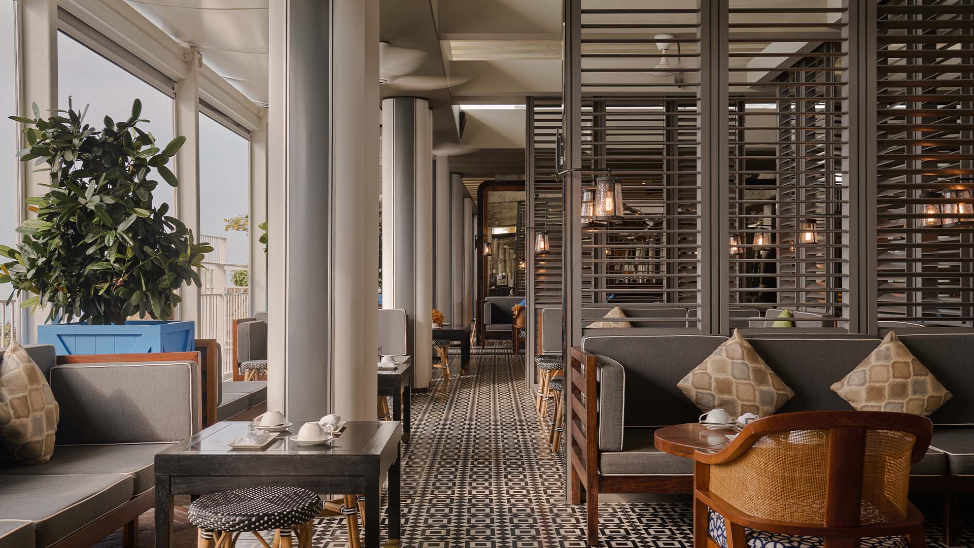 Bar teras atap di Singapura di puncak Marina Bay Sands