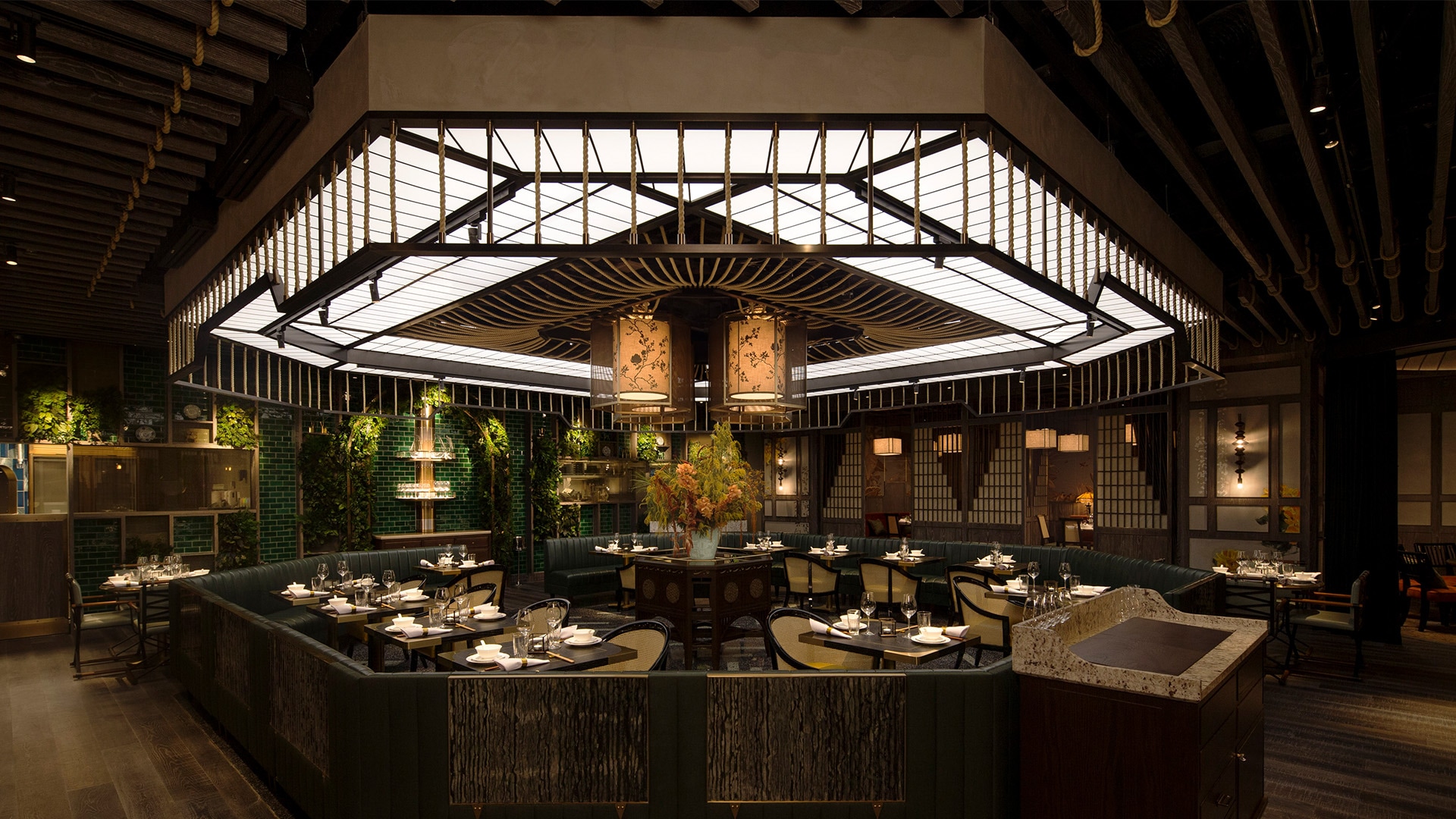 Interior Mott 32, restoran fine dining Tionghoa