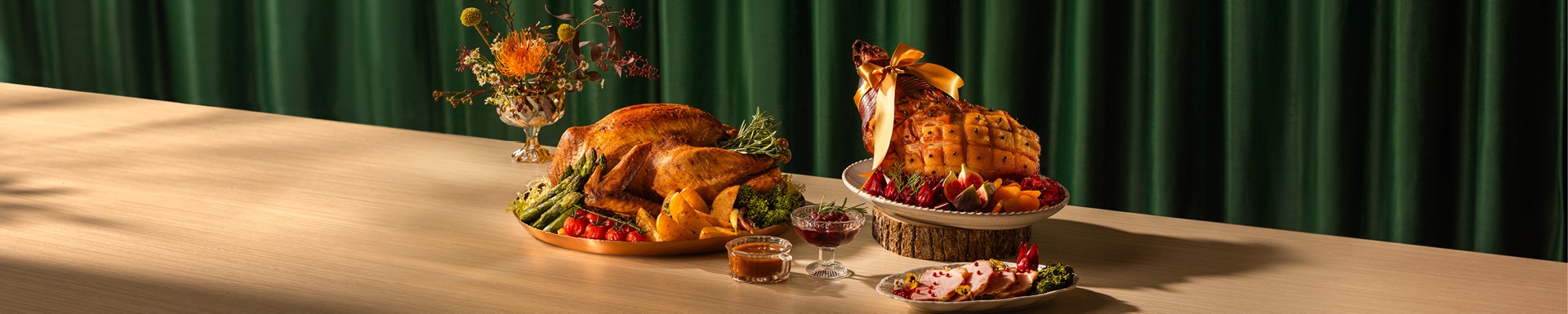 Pesan hidangan perayaan dari RISE untuk dibawa pulang