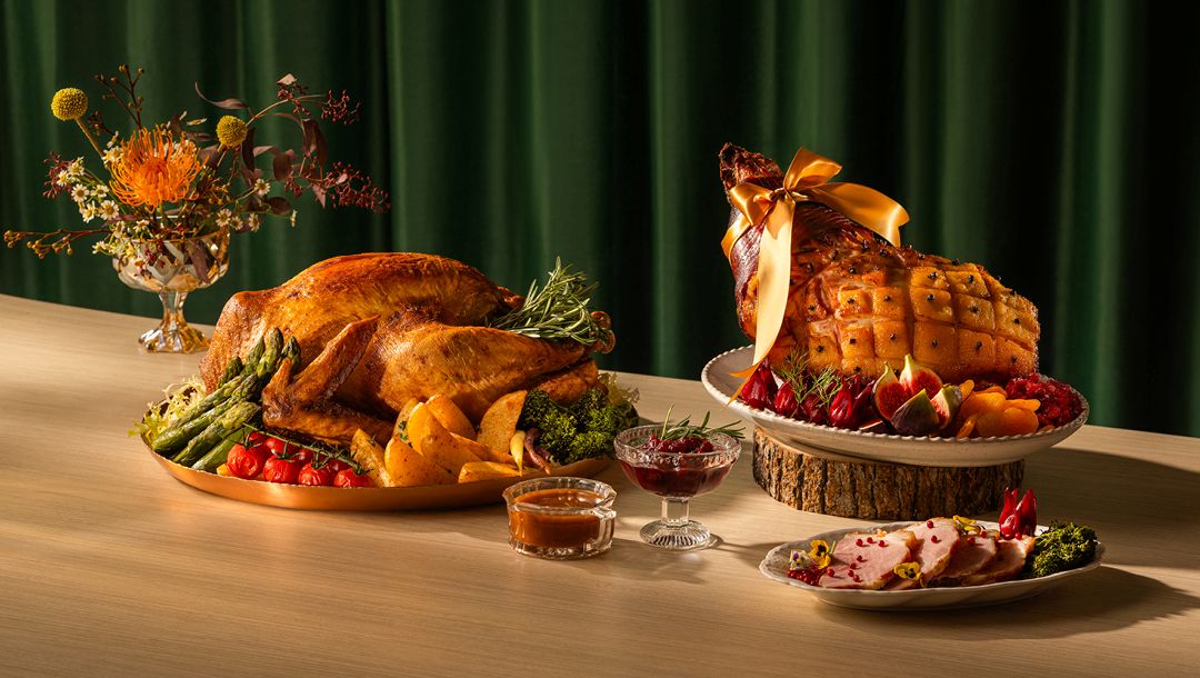 Pesan hidangan perayaan dari RISE untuk dibawa pulang