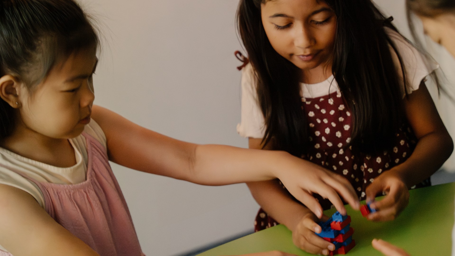 Scientific Sparks: Mari Belajar Fisika Partikel Melalui LEGO