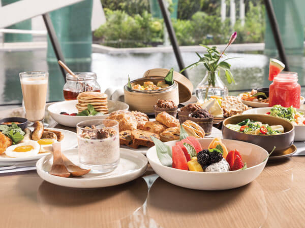 Manjakan lidah dengan sarapan prasmanan di berbagai restoran premium kami