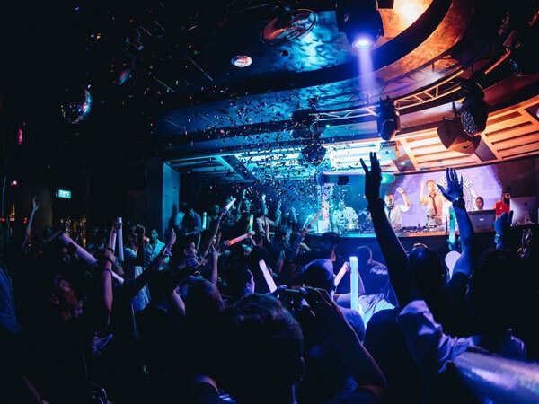 CÉ LA VI Club Lounge