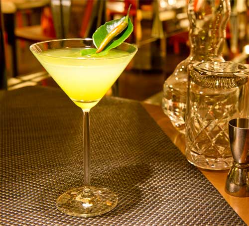 Cocktail oleh CUT Lounge Bar di Marina Bay Sands