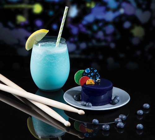 Minuman dan hidangan penutup yang terinspirasi Blue Man Group di SweetSpot