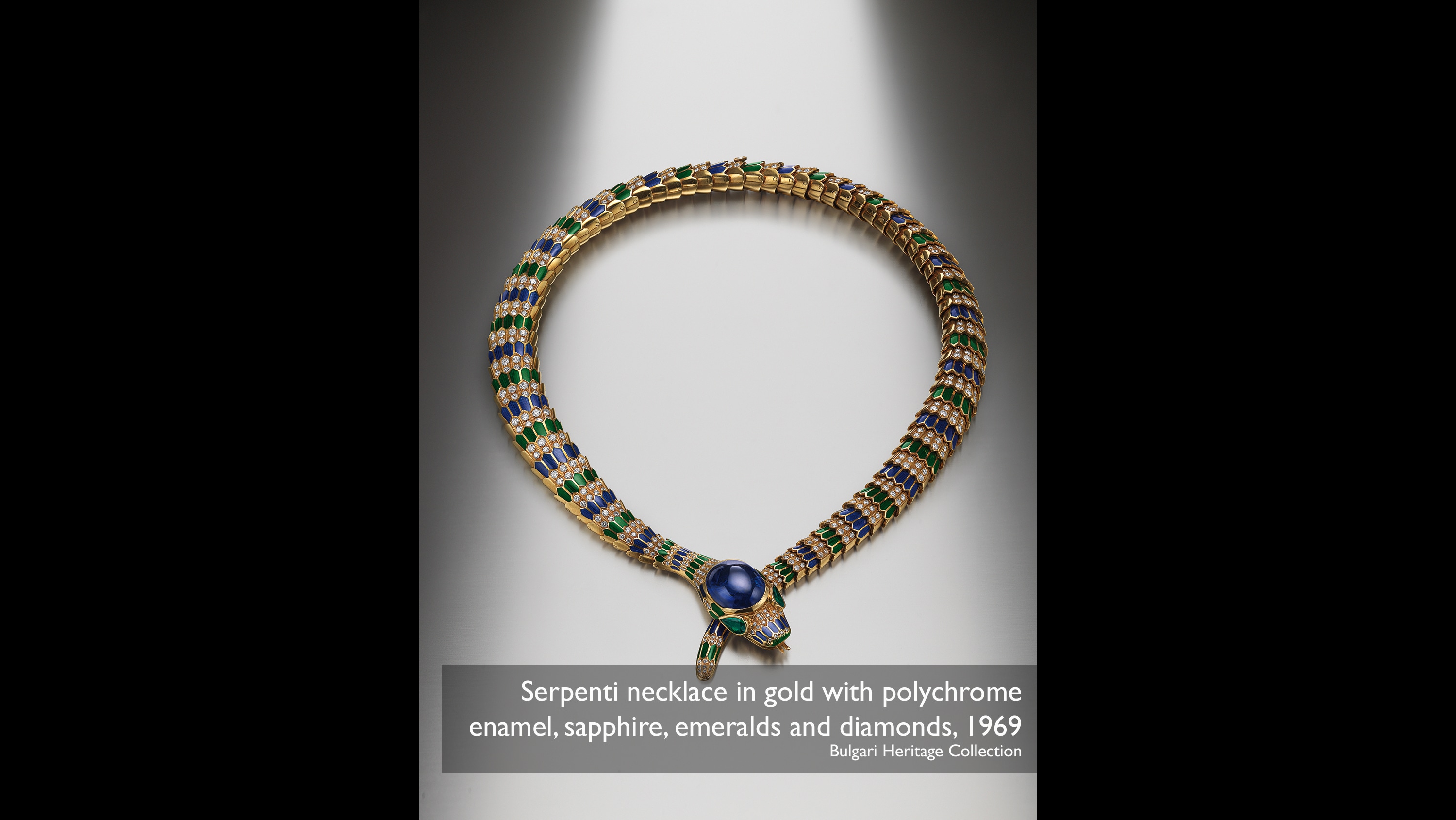 Kalung emas Serpenti dengan enamel polikrom, batu safir, zamrud, dan berlian, Bulgari Heritage Collection 1969