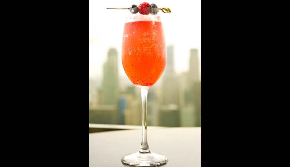 CÉ LA VI Club Lounge - Berry Bellini Cocktail