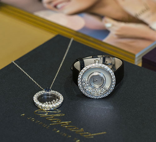 Chopard - Peringatan 40 Tahun Diciptakannya Koleksi Happy Diamonds dengan mempersembahkan Arloji Happy Diamonds dan Liontin Happy Diamonds