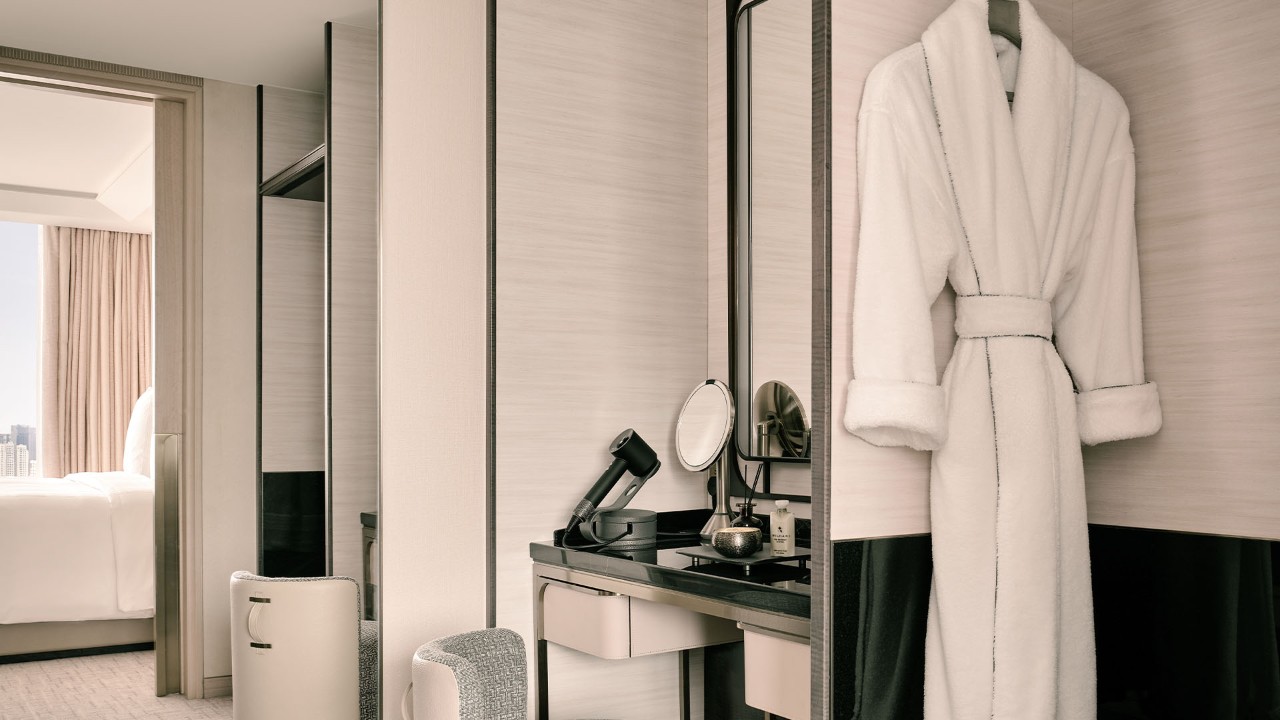 Walk-in wardrobe
